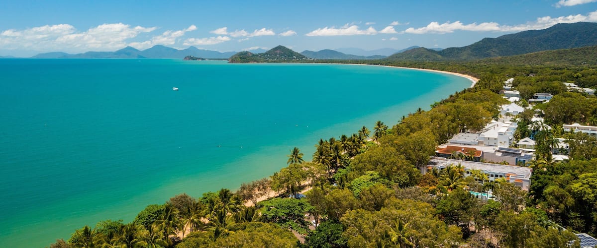 Palm Cove showing a coastal town, general coastal views and landscape views