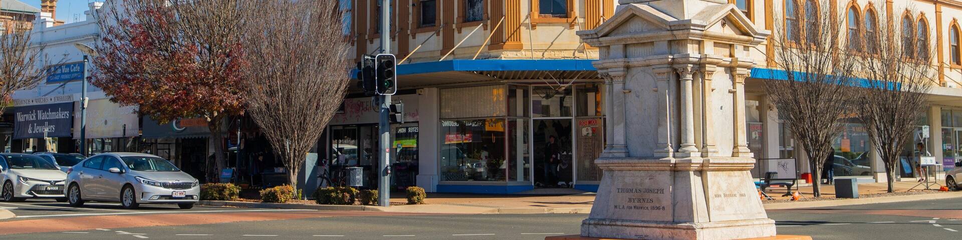 Warwick showing a statue or sculpture and heritage elements