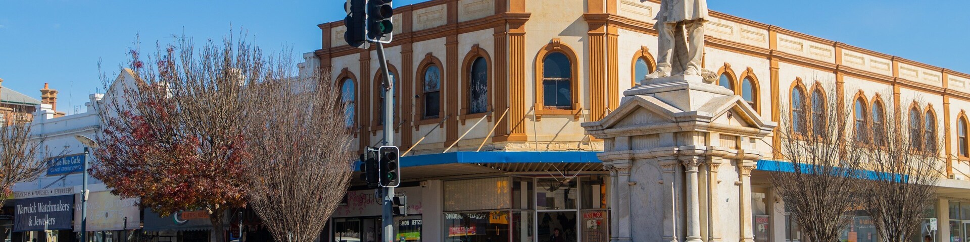 Warwick showing a statue or sculpture and heritage elements
