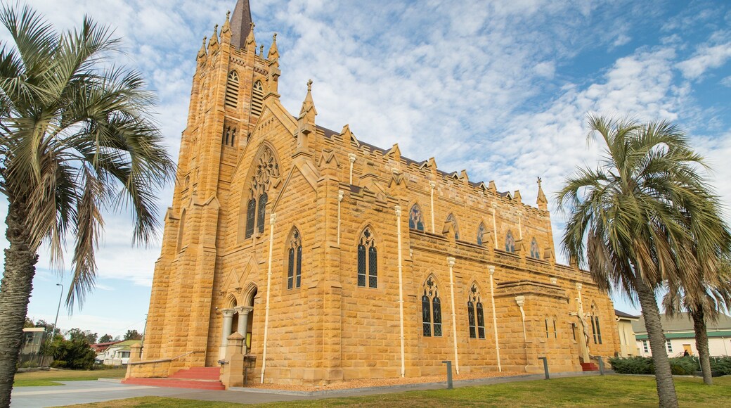 Warwick featuring a church or cathedral and heritage architecture