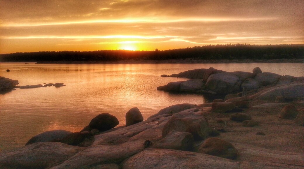 Missing those long days of summer and the sunsets that seemed to last for hours.
#goldenhour