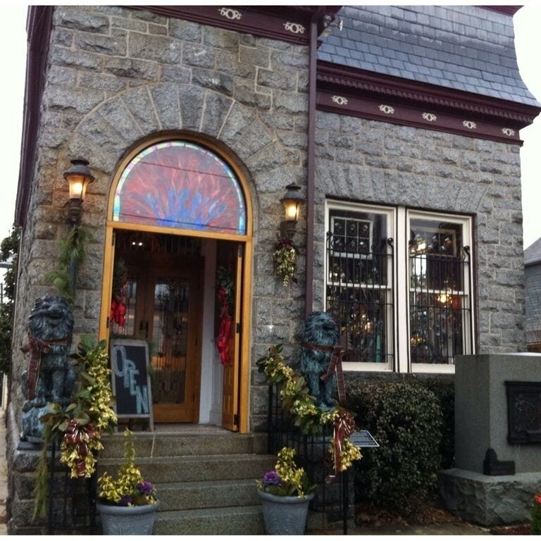 A converted bank. The safe built in 1903 is still inside. Lots of unique gifts and jewelry too. 