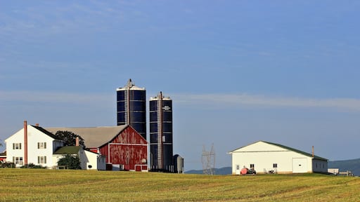 A color image of a farm in Big Valley near Belleville, Pennsylvania.