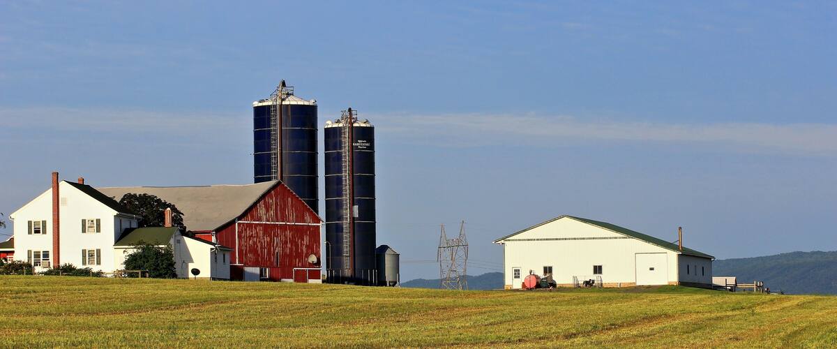 A color image of a farm in Big Valley near Belleville, Pennsylvania.