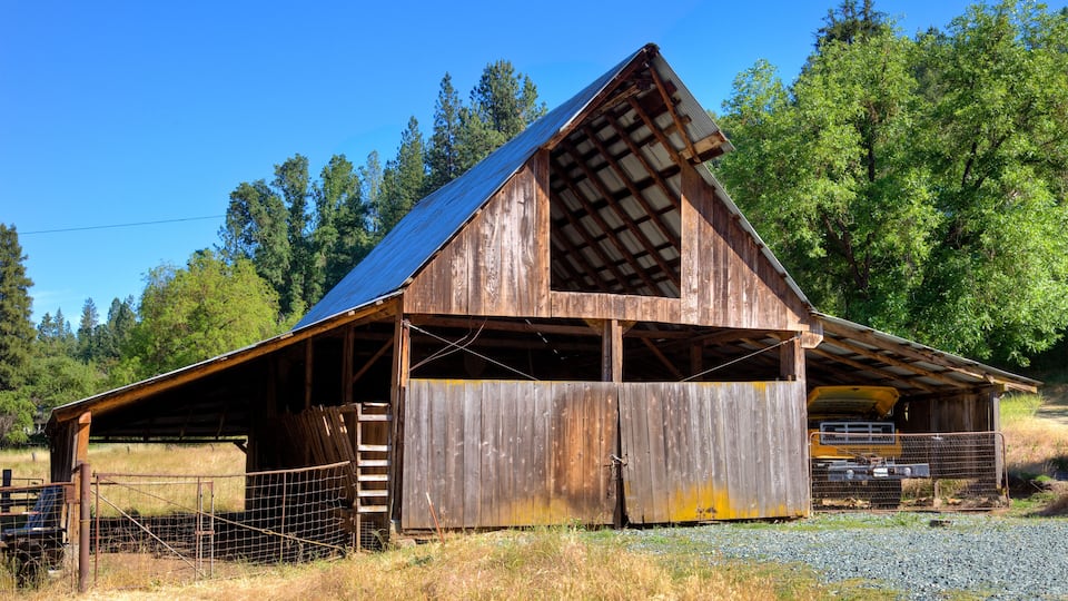 Old Barn in California