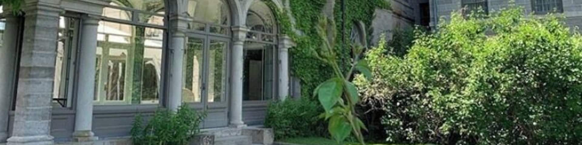 Beautiful wedding venue with amazing gardens on the state park.