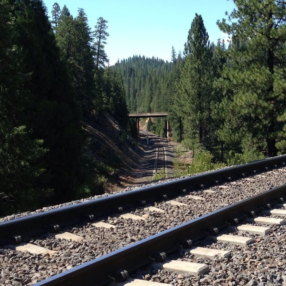 And the view of the Williams Loop going the other way. #railroad #trains

#patterns

#Perspectives