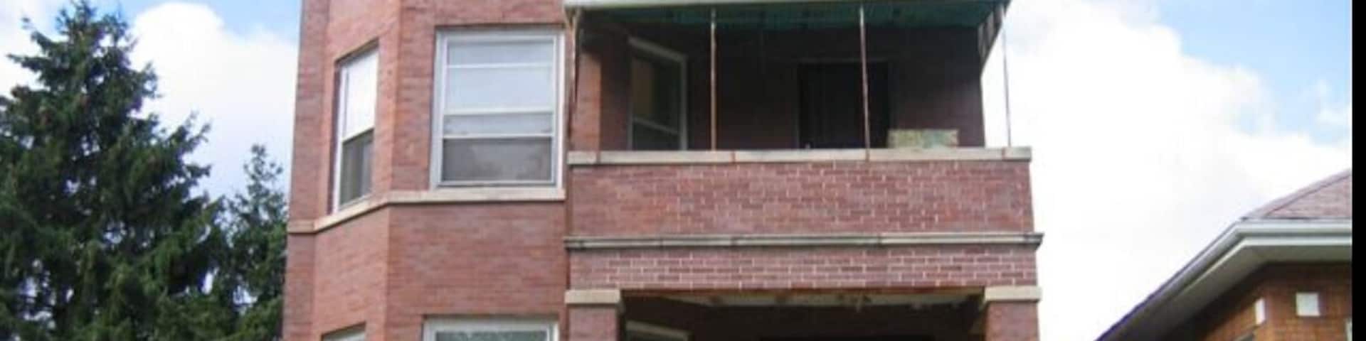 Al Capone's old Prairie avenue home before and today, 7244 South Prairie Avenue.
Built by it's original owners in 1914 at a cost of $5,000. With their roots still in New York , Al Capone and family began to move into the place on August 8, 1923. The ownership was under Mae and Theresa Capone. Frank Capone's funeral was held here. Theresa Capone passed away in this house in 1952.
On November 26,1947, the ownership was transferred to Mafalda Maritote. (Al's sister). After Theresa's death, she sold the house on January 15,1953, to a William B. Petty. It has changed hands since then and is currently for sale.