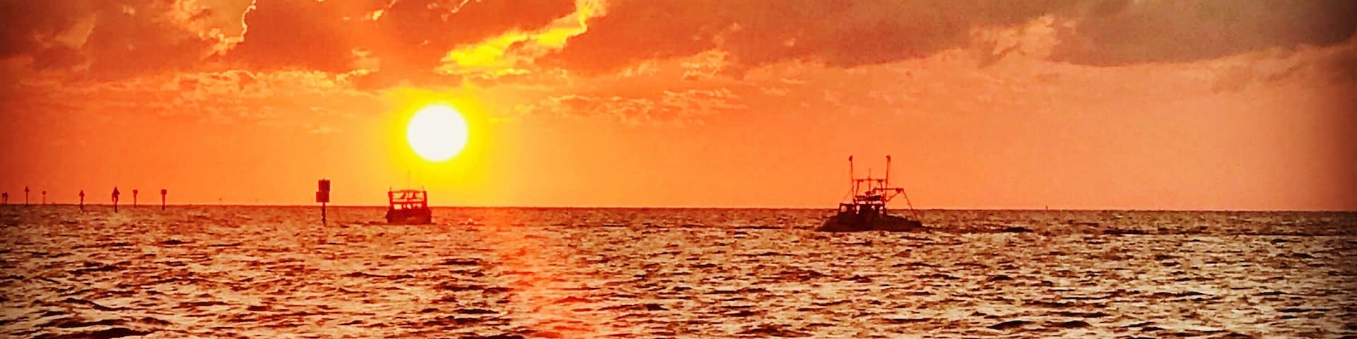 Florida’s gulf coast has some of the most beautiful sunsets. This picture was taken at Hudson Beach, luckily the weather has been beautiful all weekend and we were able to enjoy blue skies these weekend. #floridasunset #hudsonbeach #gulfofmexico #floridalifestyle #beachbum