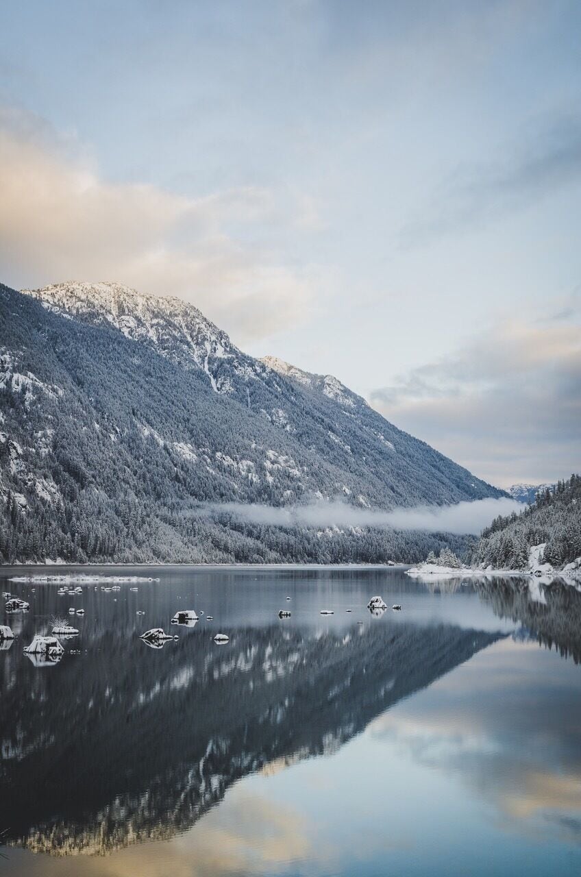 Sunrise on Christmas Day last year. Vancouver Island is full of beautiful gems! 

#BvSMountains
#Mountains
#reflections
#sunrise
#canada
#vancouverisland
#britishcolumbia 