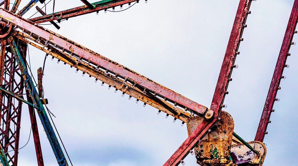 Every time I pass by this place I say I need to stop. The last time I did the gate was closed and locked, so I couldn't get inside, but this time the gate was open.
You can see it form the expressway. It used to be a gas station and fireworks store, but now it is just an empty lot with a couple old ferris wheels and other carnival equipment. It is very eerie and beautiful though, if you see it I'd stop and walk around a minute.