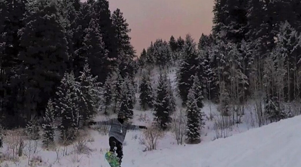 Snowboarding through dusk on the beautiful slopes of sundance! #adventure