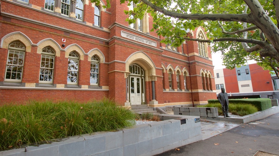North Melbourne featuring a statue or sculpture and heritage elements