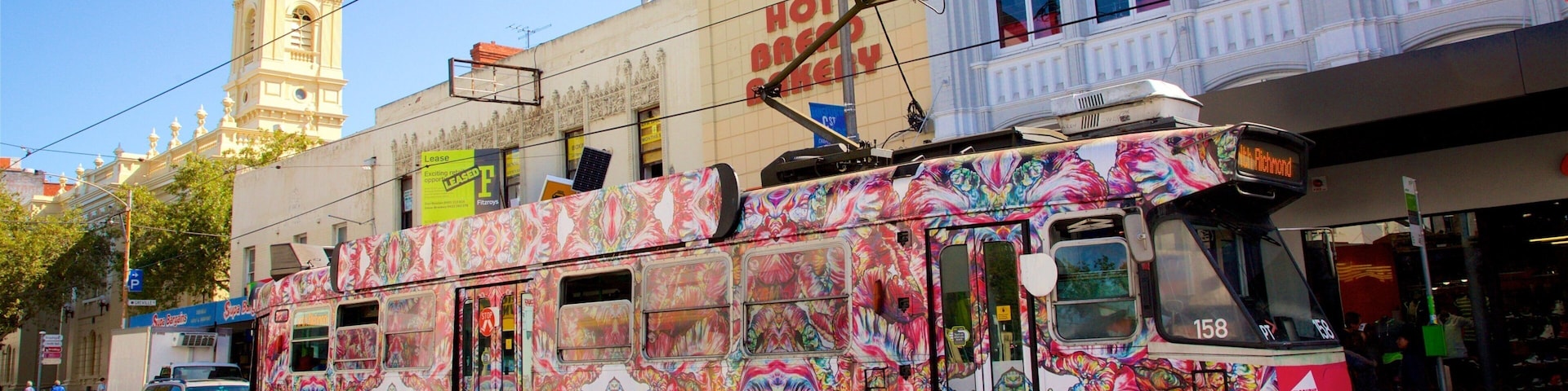 Prahran which includes outdoor art and vehicle touring