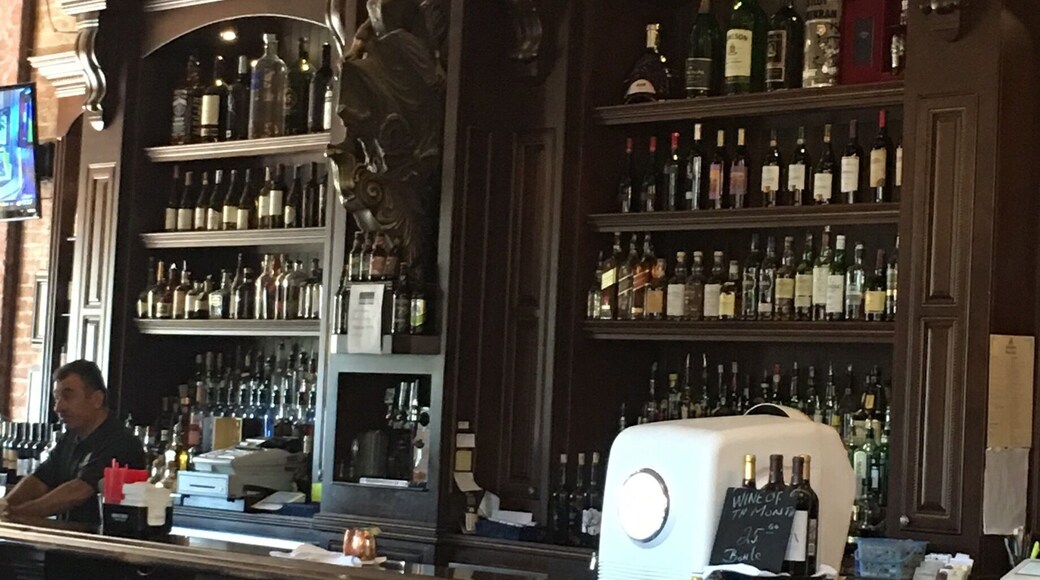 My kind of heaven... 🍷
Brewster's Bar and Grill
Galt, California, USA