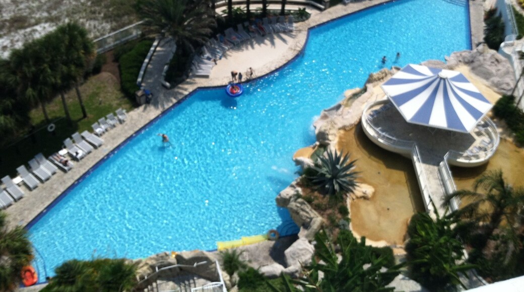 You can't see it in this picture, but there is a waterfall in the middle of the pool. This is an awesome place for families.