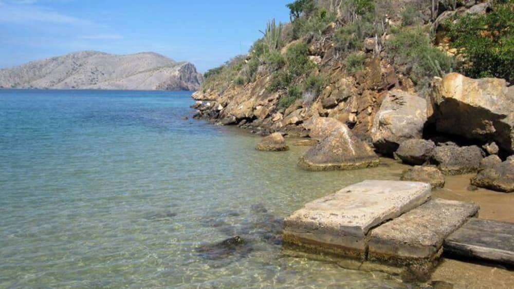 Island hopping is a popular sport in Northern Venezuela. I'd say #EndlessSummer is a place where you just never want to leave.
#Merch #Venezuela #Caribbean #Sea