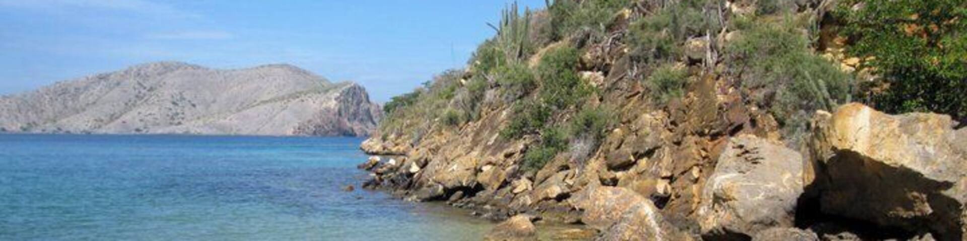 Island hopping is a popular sport in Northern Venezuela. I'd say #EndlessSummer is a place where you just never want to leave.
#Merch #Venezuela #Caribbean #Sea