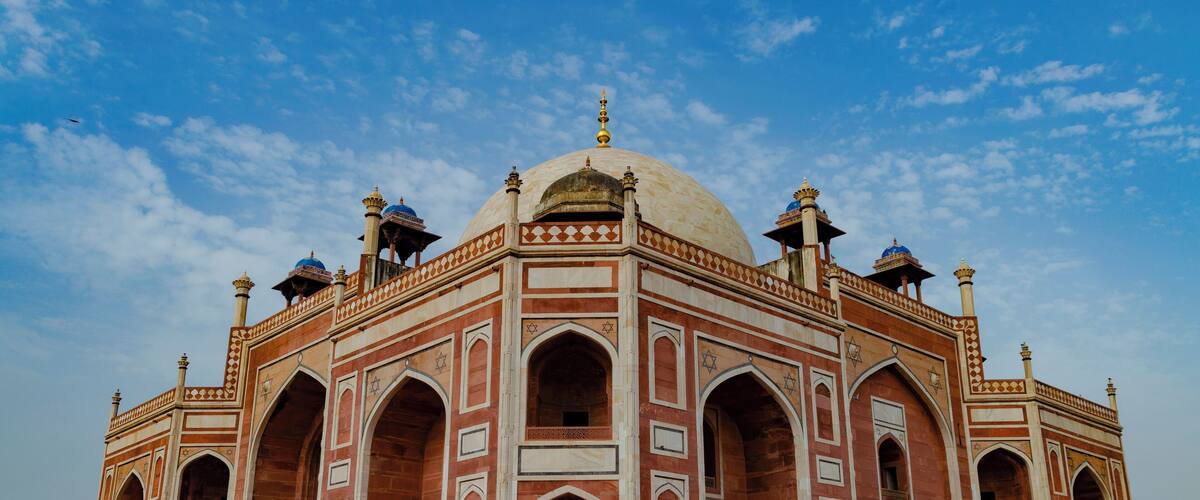 UNESCO World Heritage: Humayun Tomb!!!
Built in 1570; first garden-tomb on the Indian subcontinent in history.
#lifeatexpedia
#likealocal
#unesco #heritage #cityscape #mughal #architecture #art #arch #history