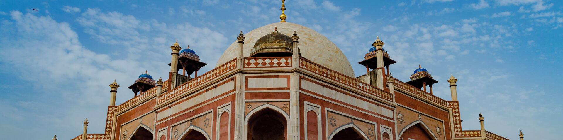 UNESCO World Heritage: Humayun Tomb!!!
Built in 1570; first garden-tomb on the Indian subcontinent in history.
#lifeatexpedia
#likealocal
#unesco #heritage #cityscape #mughal #architecture #art #arch #history