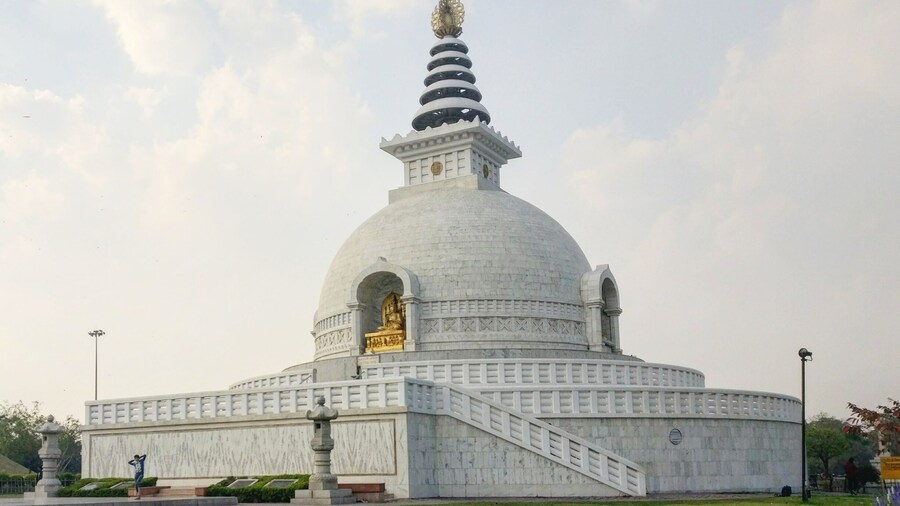 This is a peaceful location to spend alone or with your Kindle. If you are using metro, you can get down at Indraprastha metro station and then take share auto