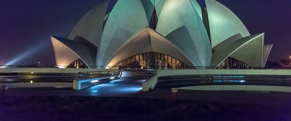 They say Sydney Opera House is a Lotus-shaped structure gone wrong, while this one is perfect! This gorgeous piece of #Architecture is on a side road behind Kalka Ji Temple in New Delhi. They allow photography!