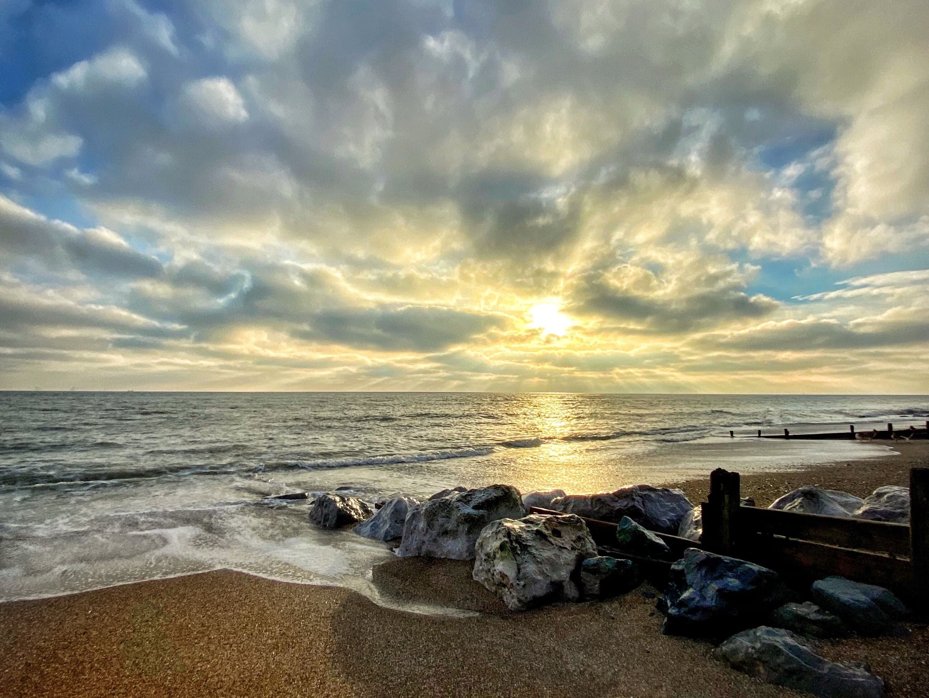 Love being on the coast and at this time of year the sun sets in the south. Such a relaxing way to end the day 
#worthing #sunset #coast