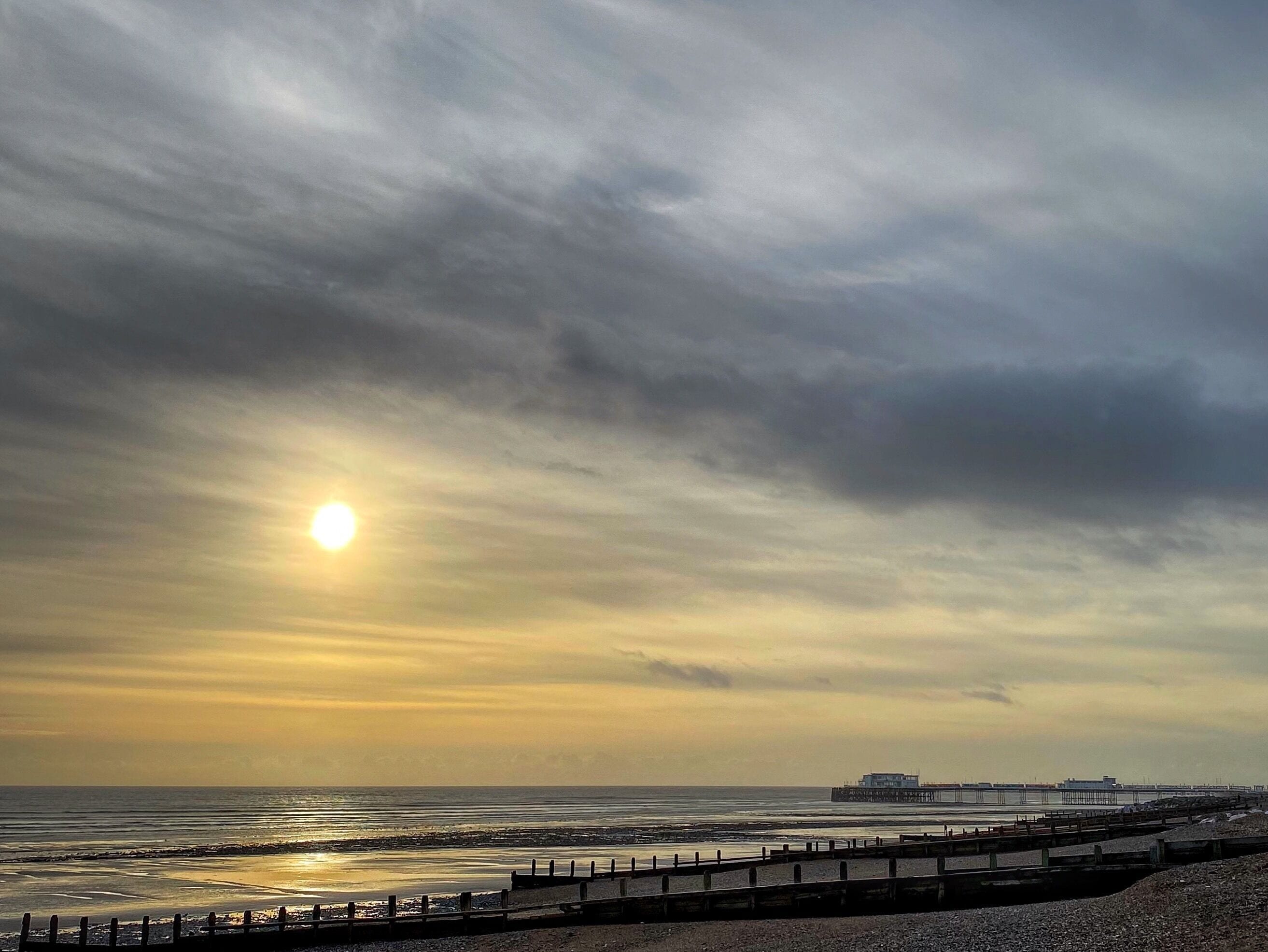 Peacefull evening at Worthing with the Pier in the background
#worthing #worthingpier #coast