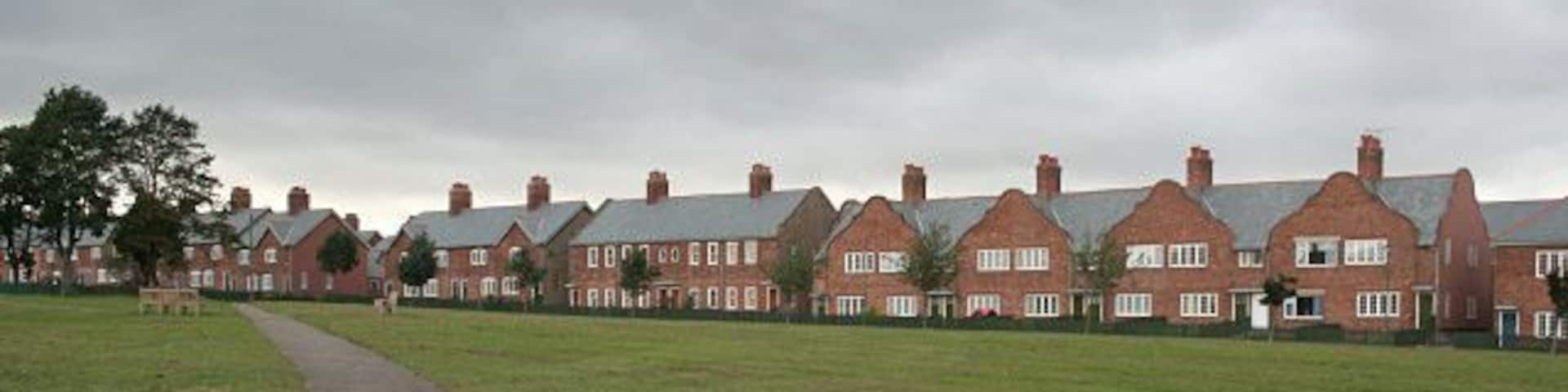 Creswell Model Village Built in 1896 to house workers at Creswell Colliery, the village consists of a double ring of houses, separated by a service road, around a large green in the form of an extended octagon. The houses are built in a variety of different designs. After a period of decline from the 1980s, the village has been turned round with the help of an active residents' Association and a large Heritage Lottery Fund award.