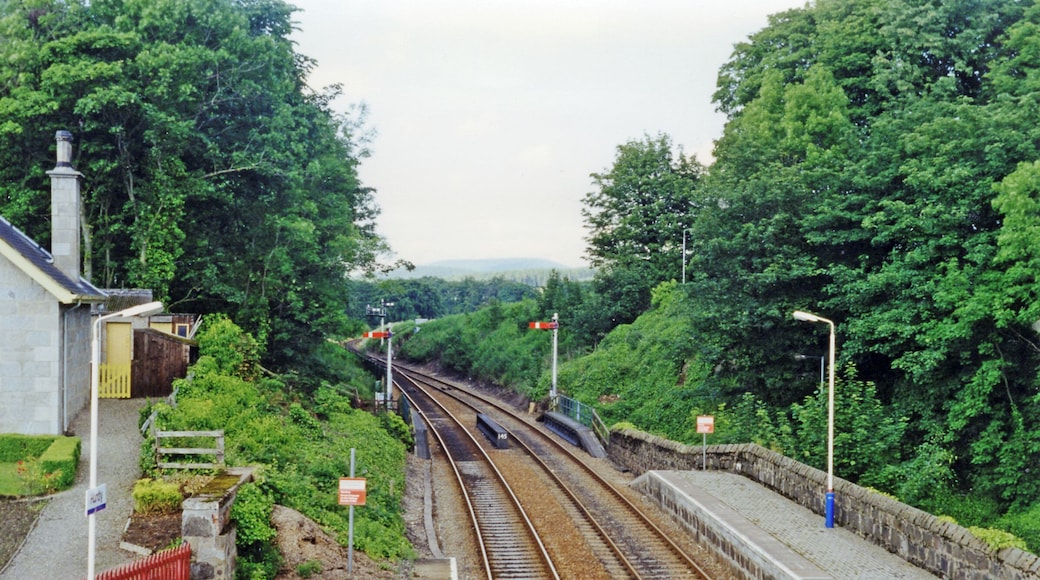 Huntly station, 1997. View northward, towards Keith, then Elgin and Inverness by the ex-Highland Railway route. This station is on the surviving section of the ex-GNSR main line from Aberdeen, which used to go until 1968 to Elgin also via Cairnie Junction and Buckie.