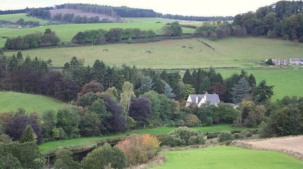 The House of Glennie amid varied autumnal shades.