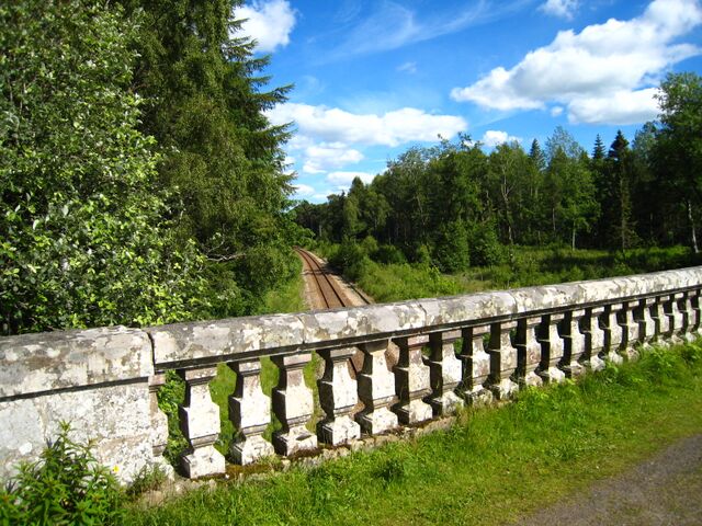 The old drive to Leith Hall crosses the Aberdeen-Inverness railway line
