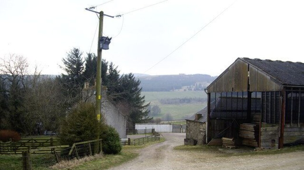 Easter Boghead farmyard The sign on the house reads 'Easter Farmhouse'.