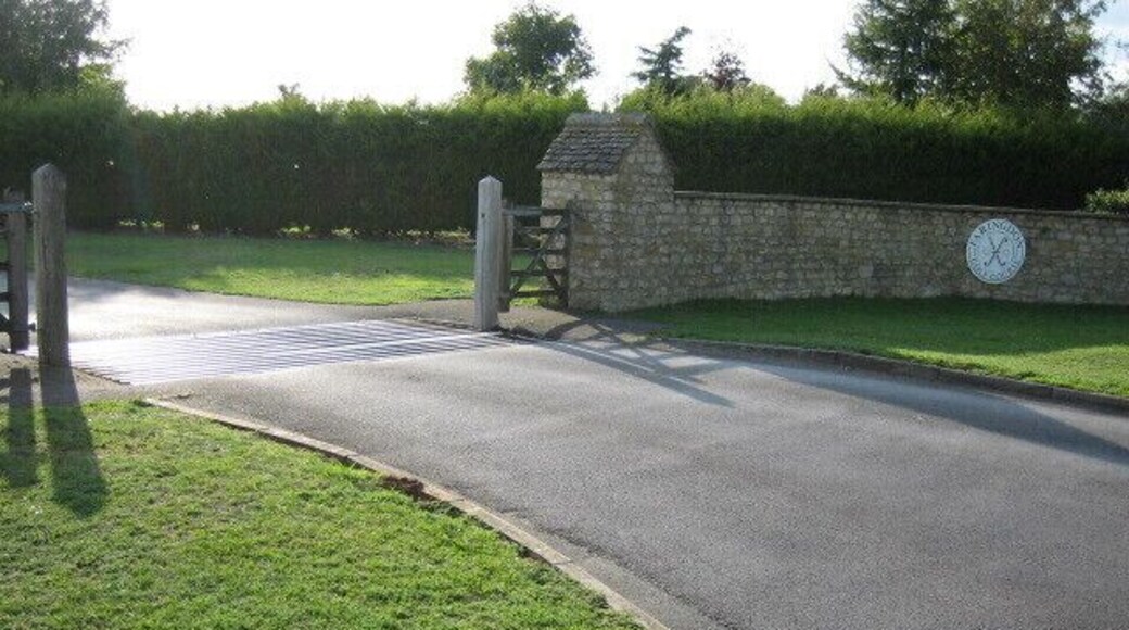 Entrance to Faringdon Golf Course.