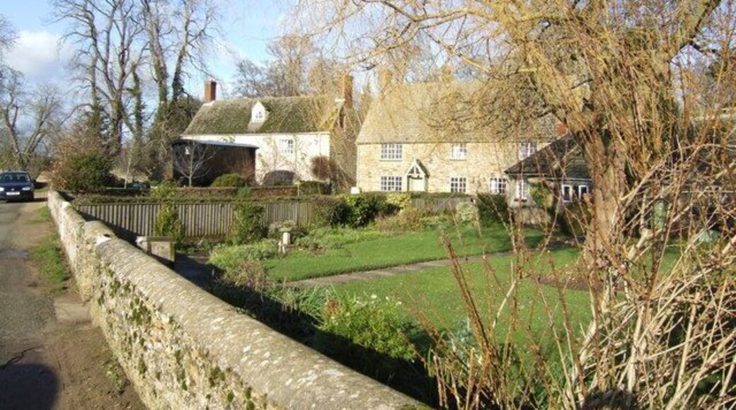 Cottages by Pusey Lane