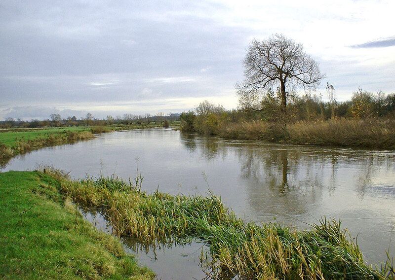 River Thames near Kelmscott Heading for the next lock, Grafton Lock, which is some distance away.