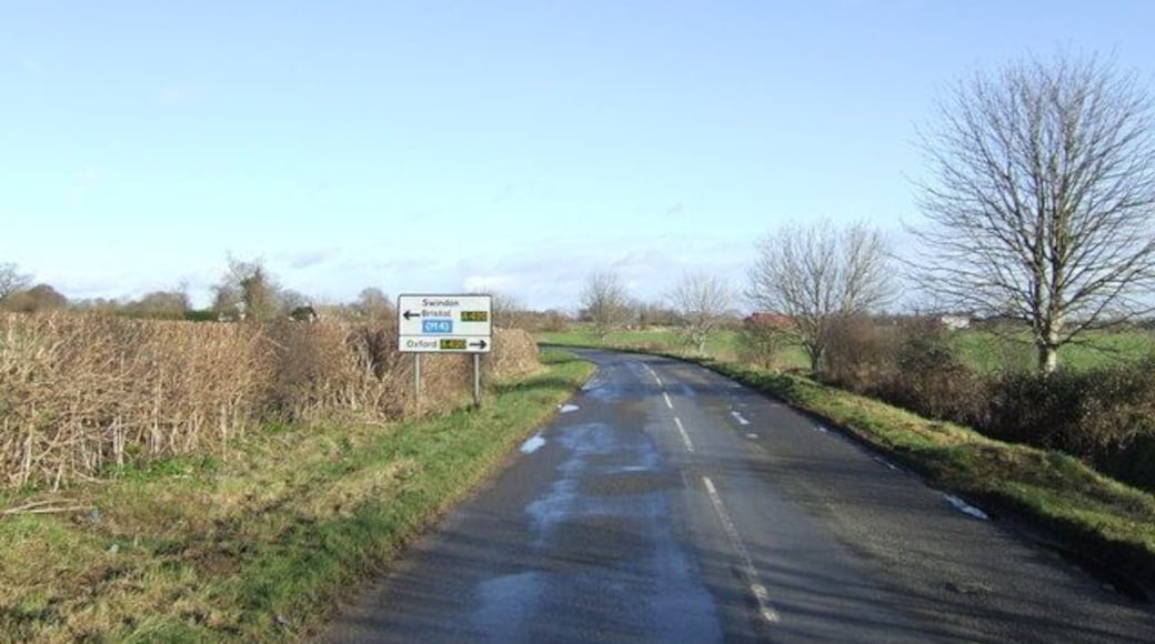View north on the B4508 road toward the junction with the A420 south of Hinton Waldrist