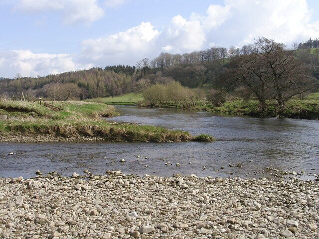 Confluence of Skirden Beck with the Ribble