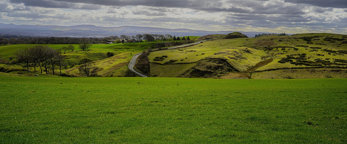 Bathgate Hills: Photograph of the Cairnpapple Hill burial cairn