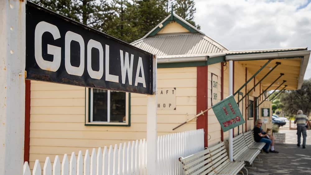 A sign reading "Goolwa" and a craft shop sign.