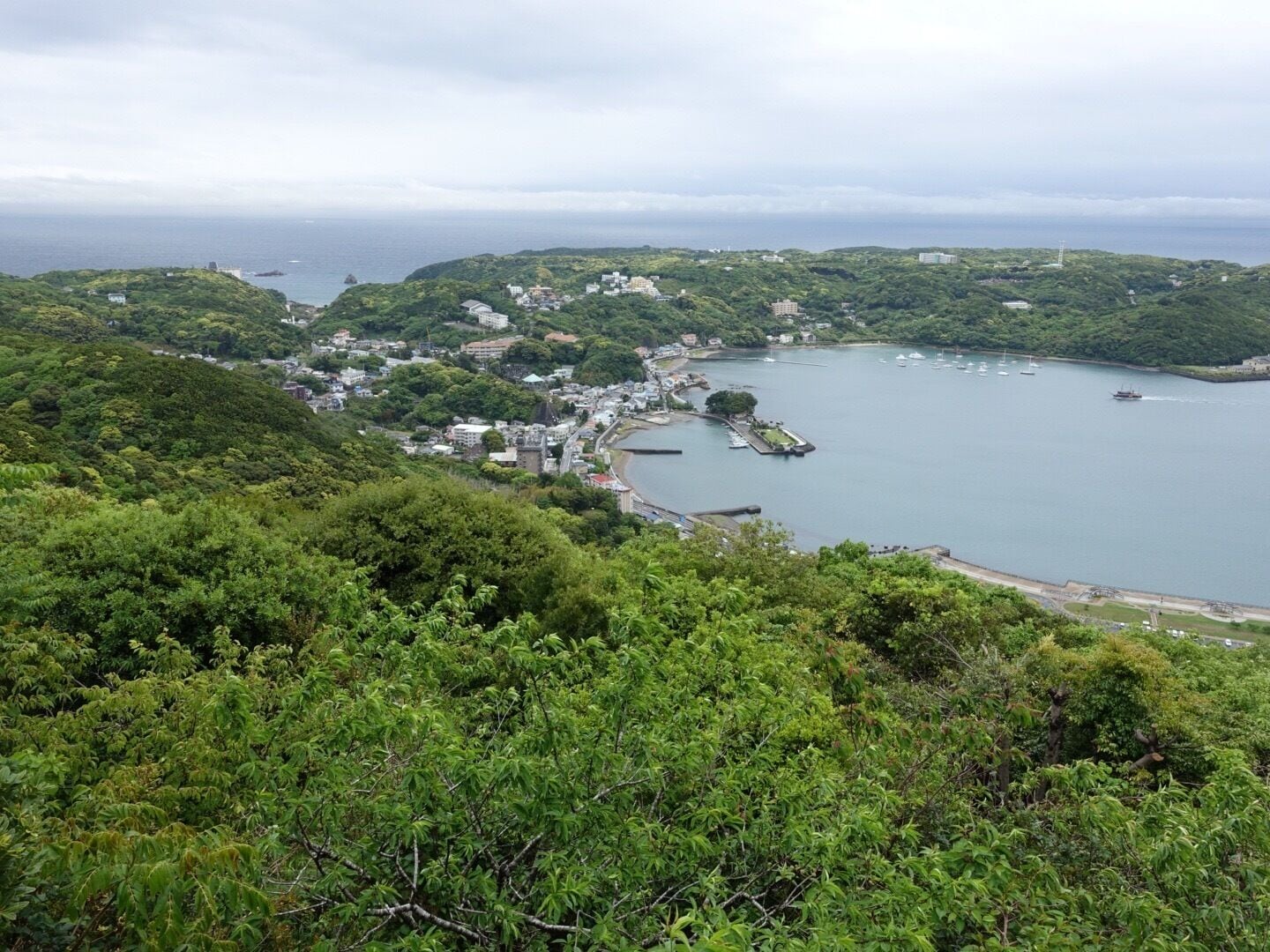 Shimoda is one of the most southern tip of the  Ise Peninsula. Over 2 hours from Tokyo. A few steps from the ropeway you can take the tram car all the way to the top of the mountain to view other islands or the city view of Shimoda. It's quite a million dollar view up there! Worth taking some time and return fare of ¥930.

This city is famous for being the place where westerners (American) first enter Japan. U can read all about the history on Wikipedia as I'm not into history at all!

This and next picture form a panaroma.
