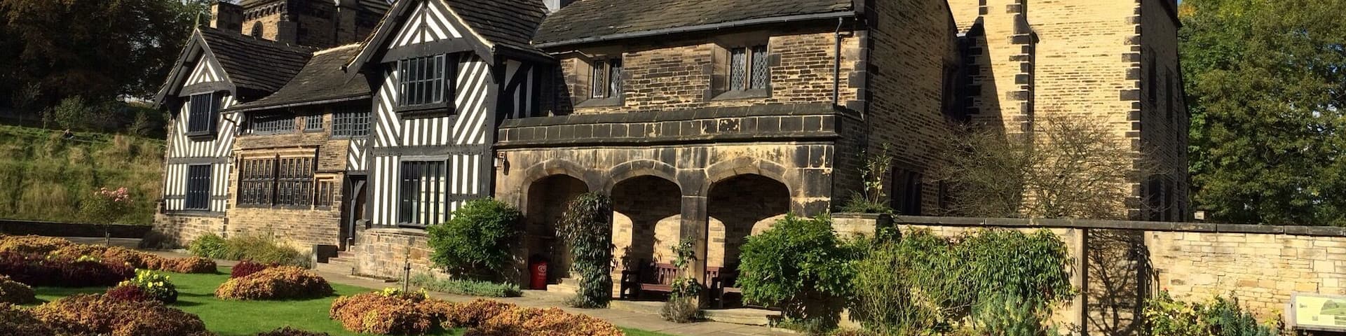 Shibden Hall front view.
The hall dates to around 1420.
Today one can visit the hall and meander through the manicured gardens and parklands.
Very pretty!
#HistoricHouse
Trusty #iPhoneonly