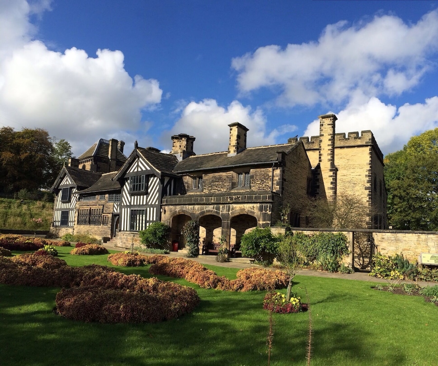 Shibden Hall front view.  
The hall dates to around 1420.  
Today one can visit the hall and meander through the manicured gardens and parklands.
Very pretty!
#HistoricHouse
Trusty #iPhoneonly