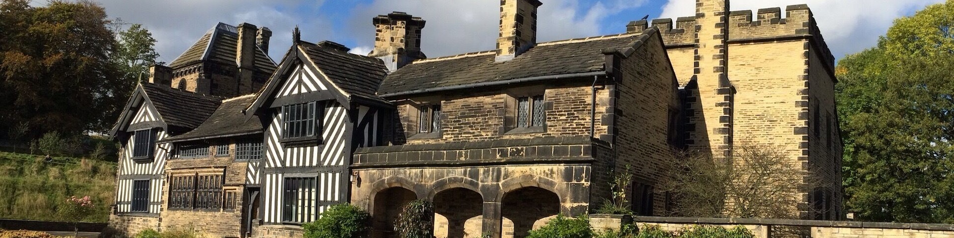 Shibden Hall front view.
The hall dates to around 1420.
Today one can visit the hall and meander through the manicured gardens and parklands.
Very pretty!
#HistoricHouse
Trusty #iPhoneonly