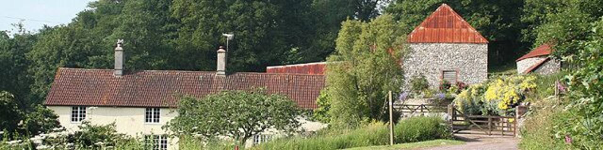 Luppitt: Hill End Farm. Looking north-north-east. The Ordnance Survey has this as Hillend Farm; the present owners appear to prefer Hill End Farm. Now probably a private residence
