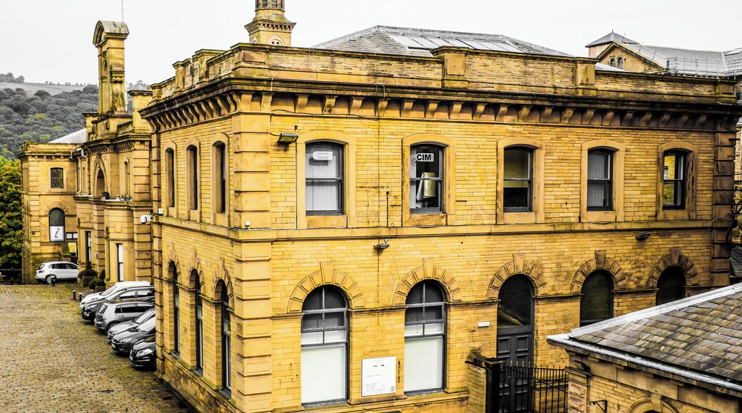 Saltaire Mills - The Entrance Block Wikidata has entry Q17535067 with data related to this item.