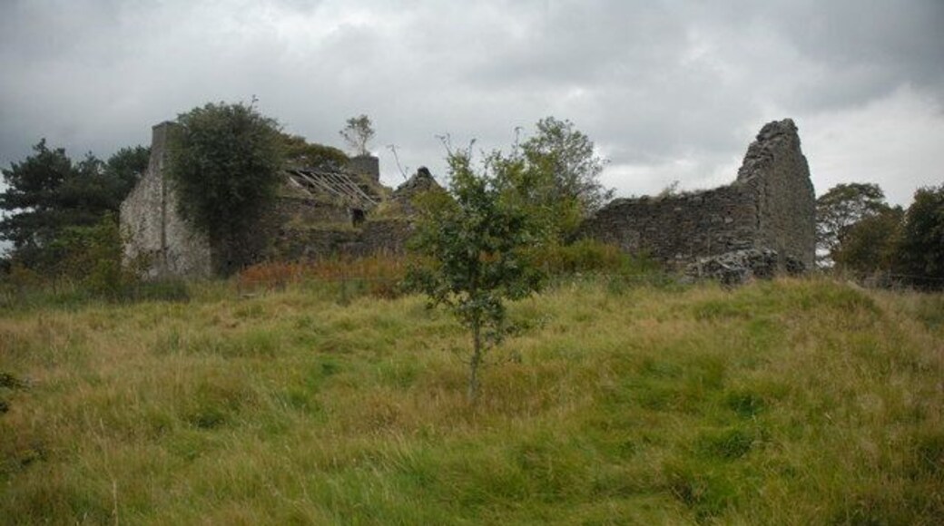 The ruins of Gelli-Galed Farm 'Gelli-galed' is a ruined 17th Century farmhouse on the western ridge above the village of Crynant in the Dulais Valley. It is situated a short distance from 'St. Illtyd's Way', the long distance footpath. There are a number of religious references attached to the history of the building.