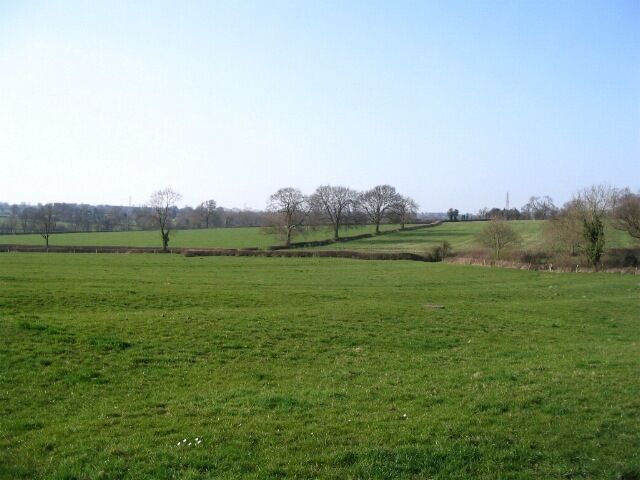 Fields near Browns Lane Looking NW across farmland from the Browns Lane end of the footpath from Hawkes Mill Lane.