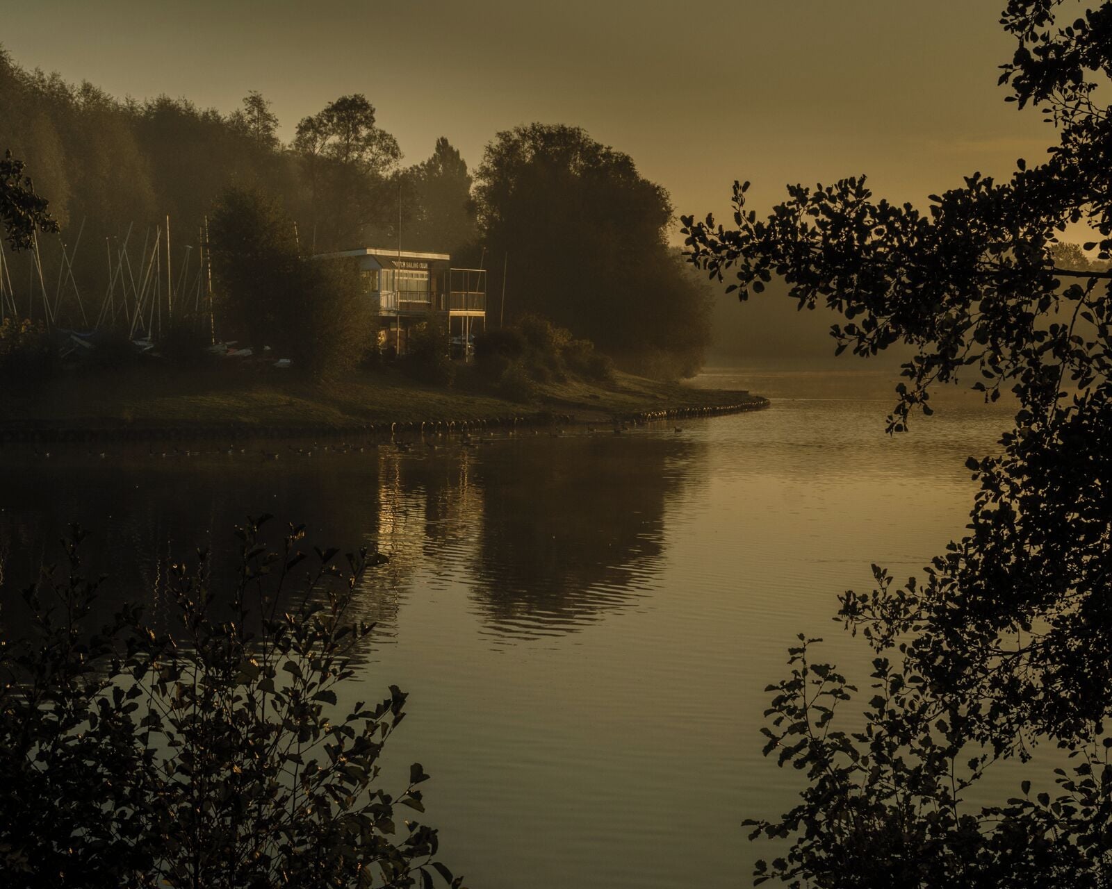 Arrow Valley Lake is a great place for an early morning walk. The light on an autumnal morning can be quite magical.