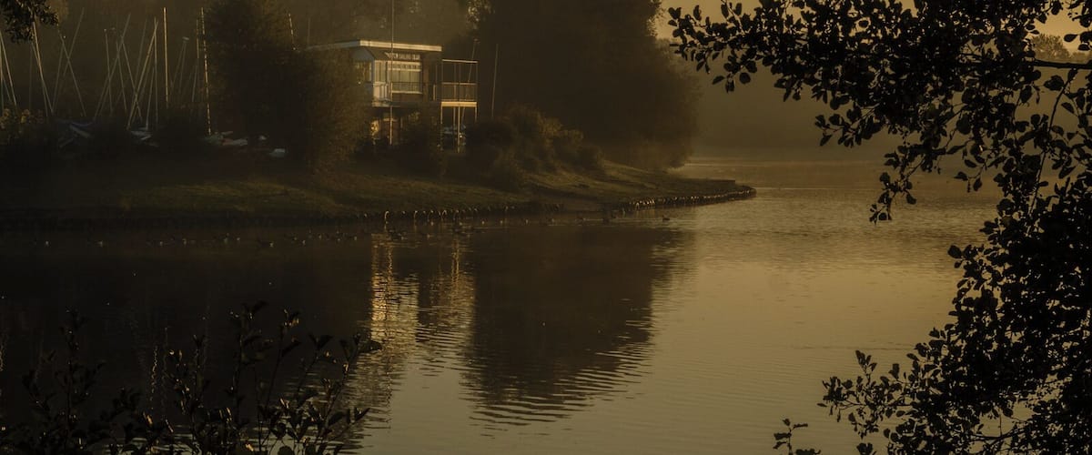Arrow Valley Lake is a great place for an early morning walk. The light on an autumnal morning can be quite magical.
